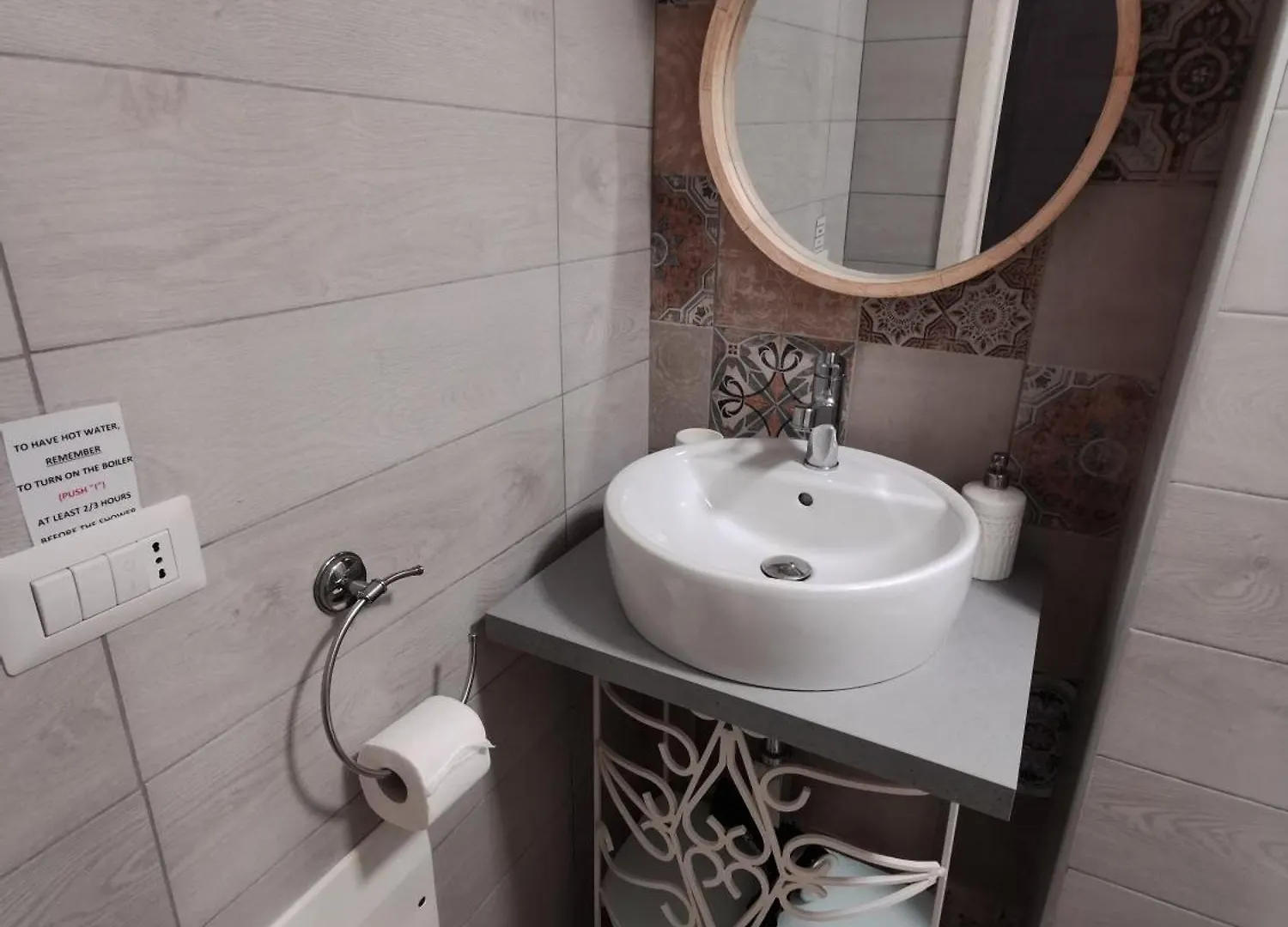 Whiteflower Apartments Bari 0*,